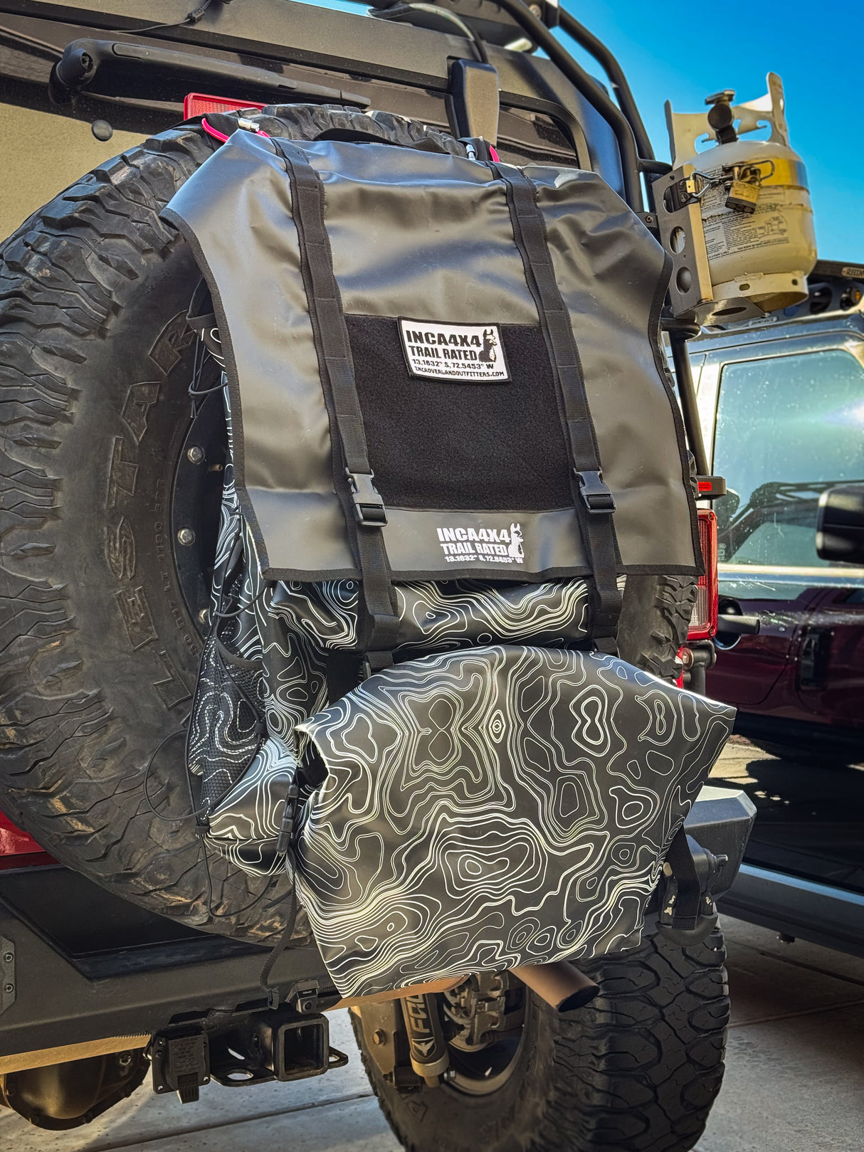 Jeep with cargo bags attached topo