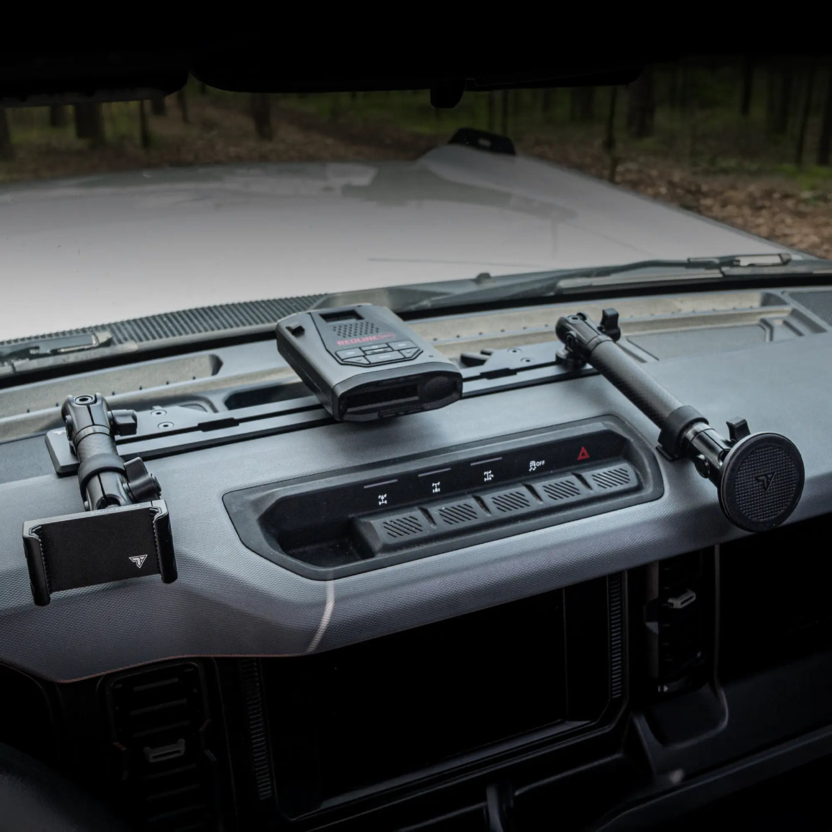 2021+ Ford Bronco & Bronco Raptor (Non-Sport) Tackform Slim Track Dash Bracket With 20LITE Phone Mount