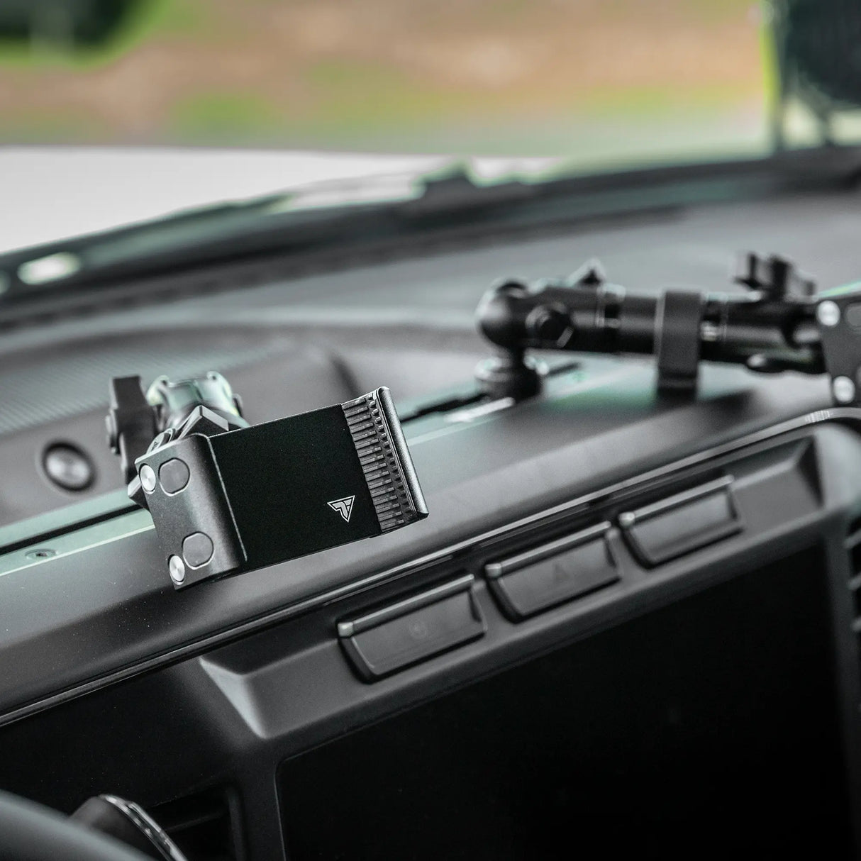 2023-2026 Ford Super Duty (F-250 Through F-600) Tackform Slim Track Dash Bracket With 20LITE Phone & Tablet Mounts