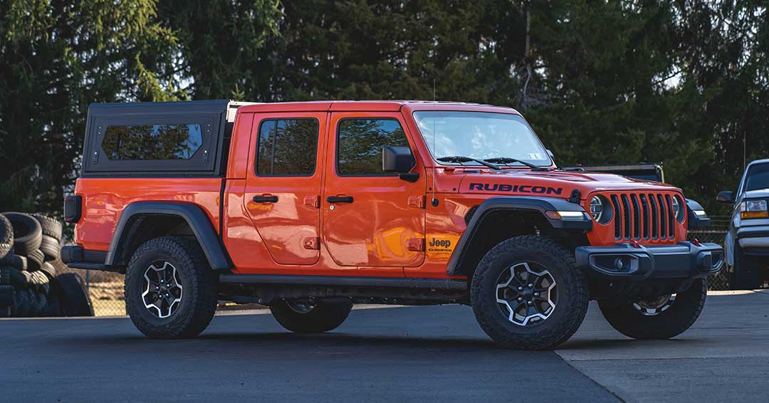 ALU-CAB Contour Truck Cap | 2019+ Jeep Gladiator 5 ft | Side Windows detail 4